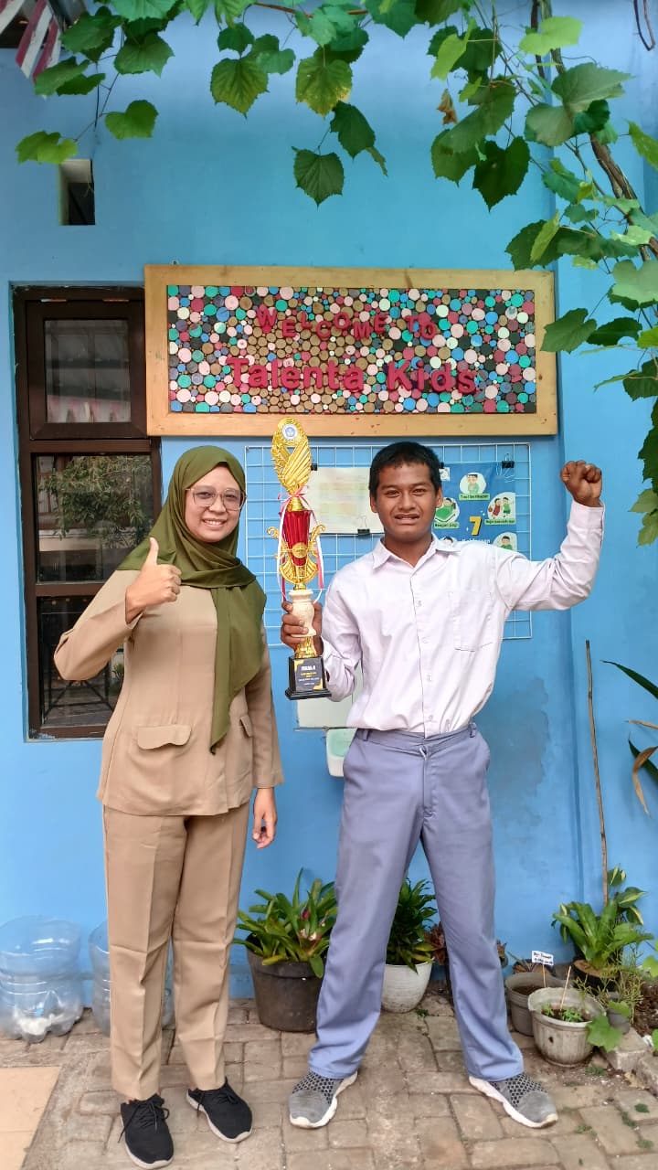Putra Adi Pratama — Juara 2 Lomba Lompat Dengan Awalan, Se SLB Kota Salatiga