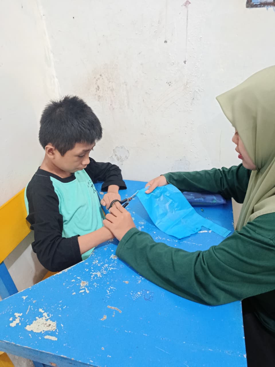 Latihan Menggunting — Dokumentasi Kegiatan